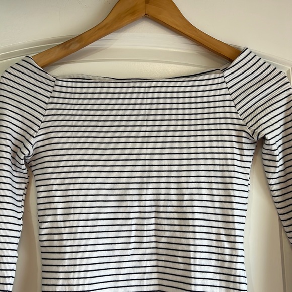 🌼 2/$20 Oak + Fort Off the Shoulder Crop Shirt - Picture 2 of 5